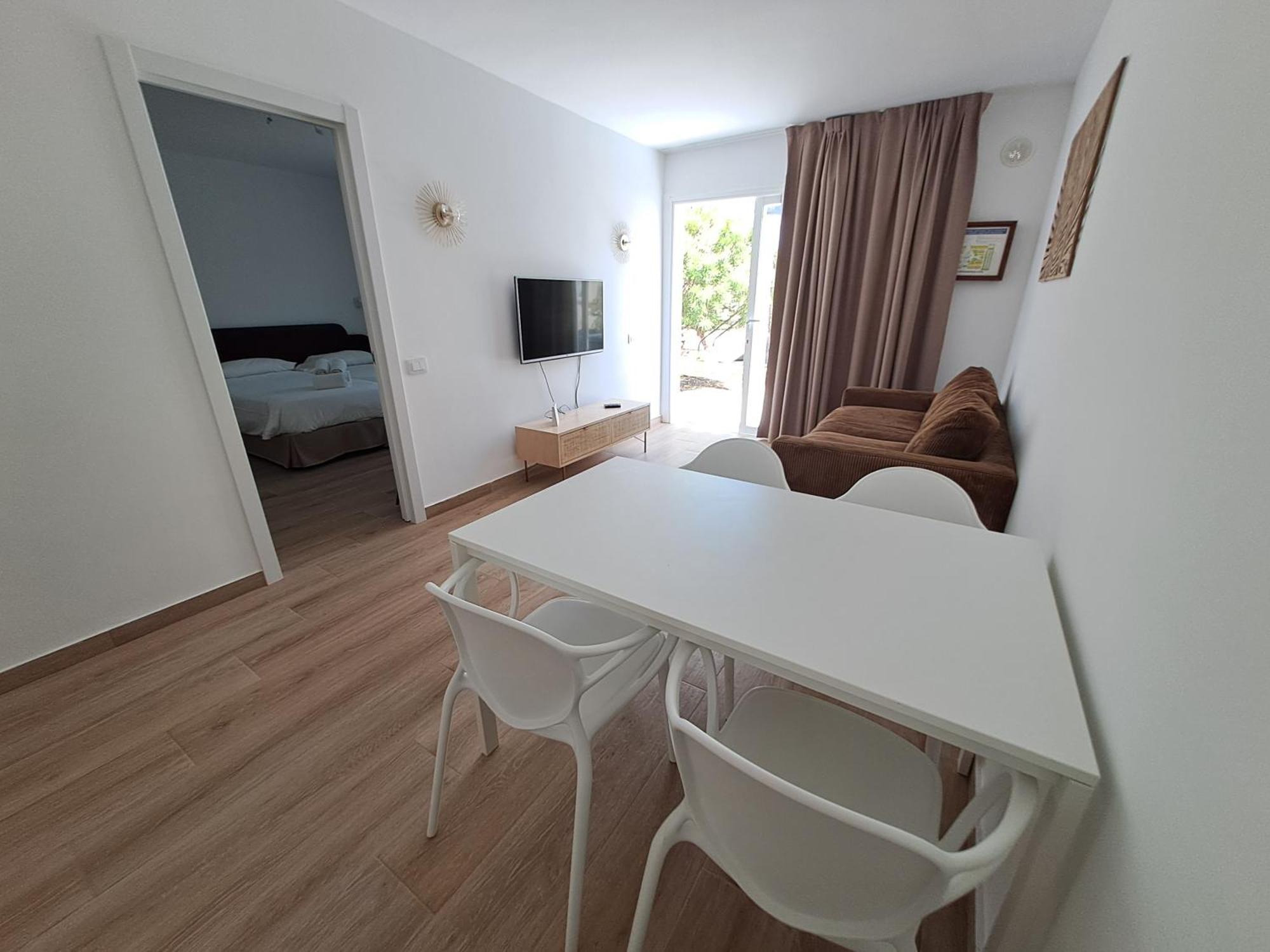 Homeforguest Apartamento Alisios 1 Con Piscina En Corralejo Bagian luar foto